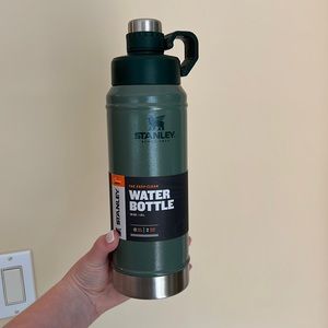 NWT STANLEY THE EASY TO CLEAN WATER BOTTLE 36oz hammertone green